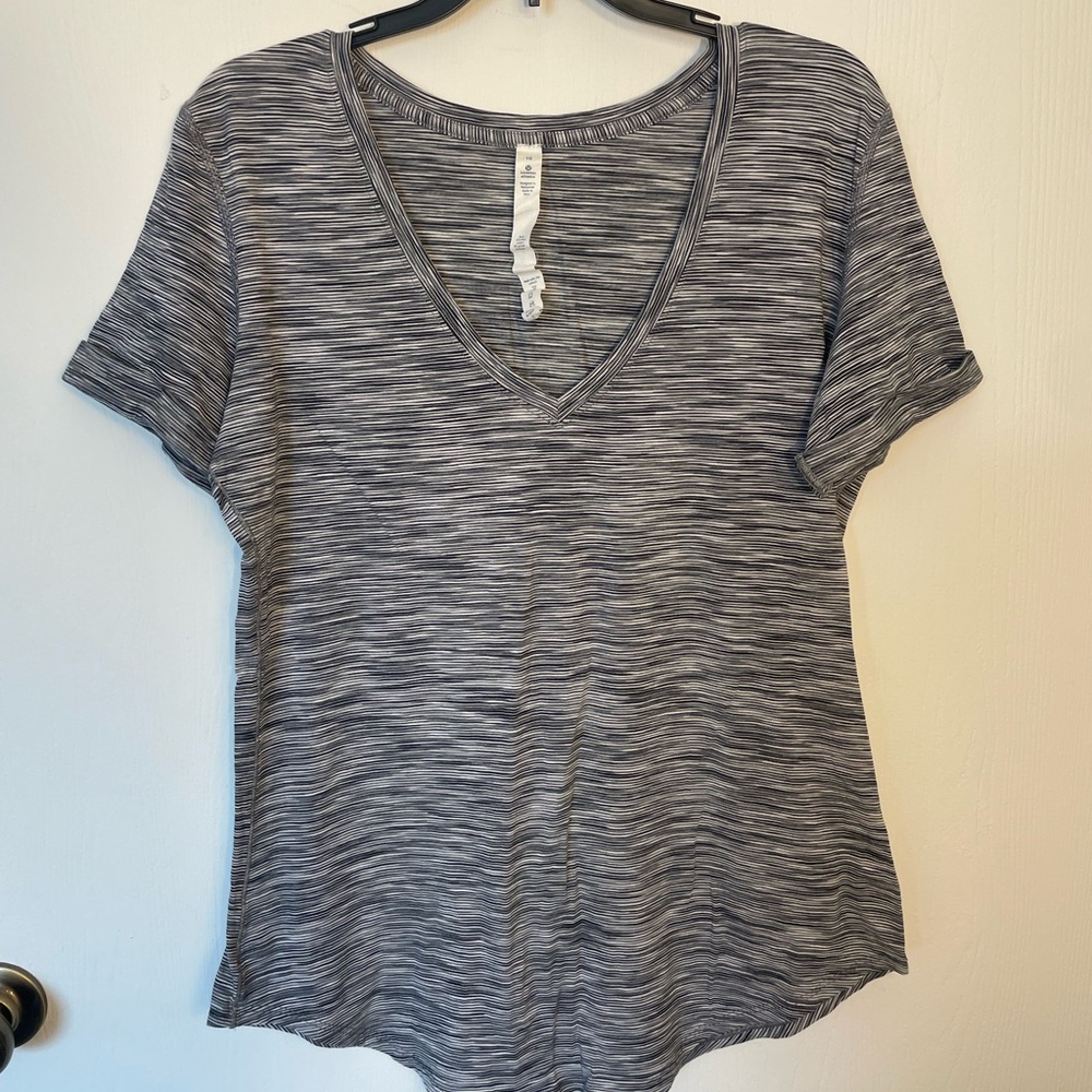 Lululemon Athletica Gray Fitted Short Sleeve Tee